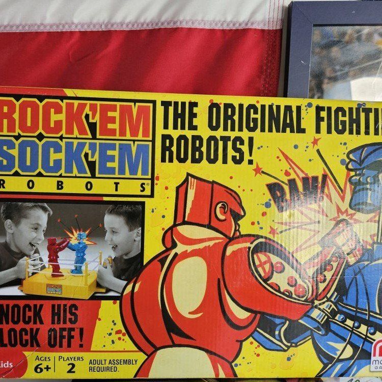 Mattel Rock 'Em Sock 'Em Robots The Original Fighting Robots Board Game Ages 6+ 2 Players