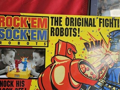 Mattel Rock 'Em Sock 'Em Robots The Original Fighting Robots Board Game Ages 6+ 2 Players