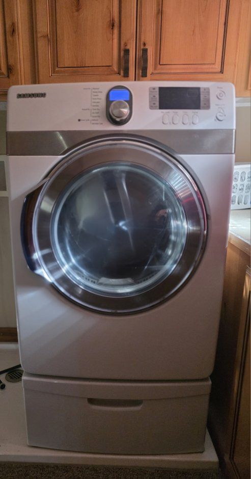 Samsung 2010 Steam Gas Dryer with Pedestal.