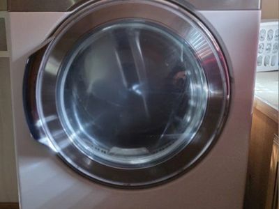 Samsung 2010 Steam Gas Dryer with Pedestal.