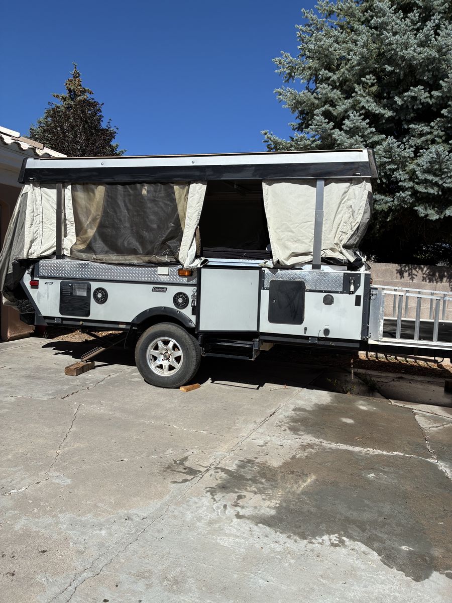 2011 Coleman Fleetwood - Pop-up Camper