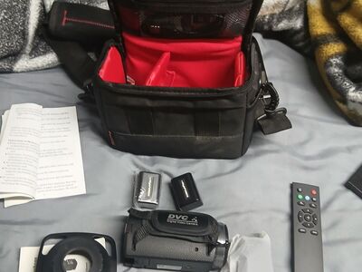 dvc viedo camcorder with tripod