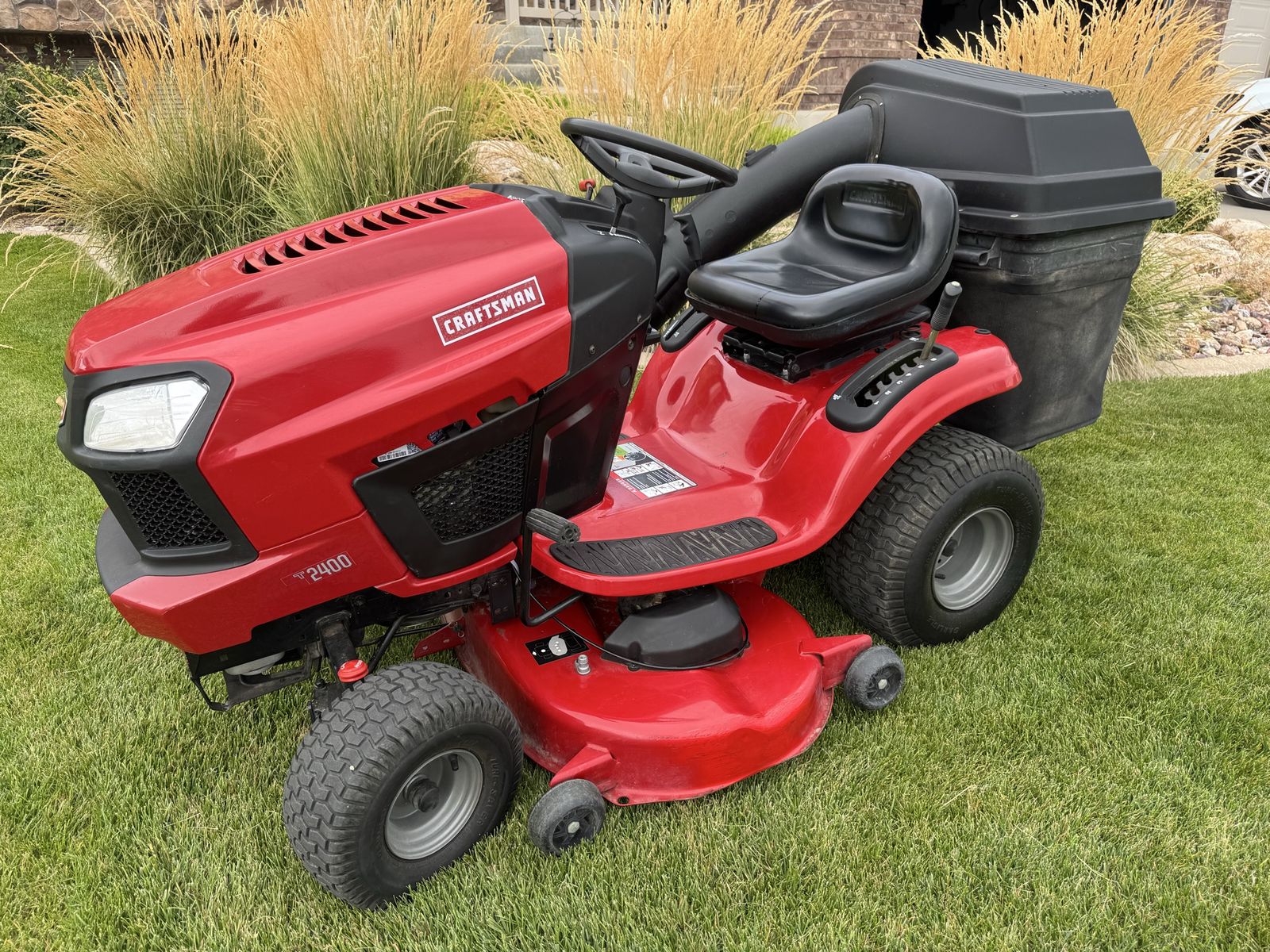 Excellent Craftsman riding mower T2400