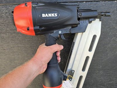 Banks Pneumatic 21 Degree Framing Nailer - Clean / Open Box