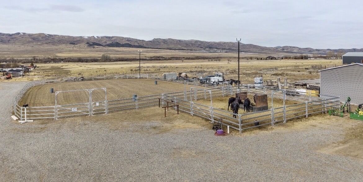 Livestock Panels and Gate Package: Brazzen