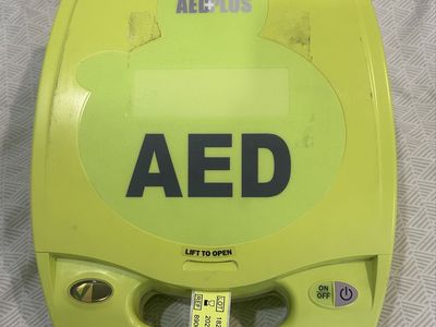 ZOLL AED Plus Defibrillator & Bleeding Control Kit with Carrying Case