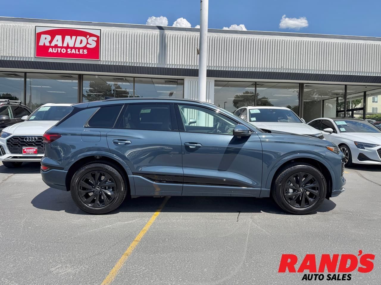 2025 Audi Q6 e-tron quattro Premium Plus