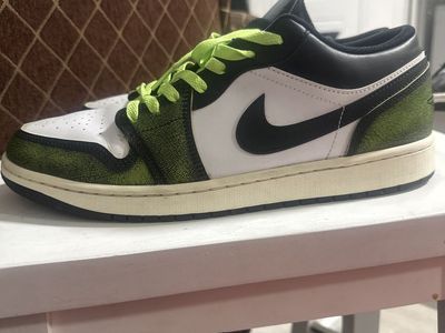 Size 12 NIKE SHOES ORIGINAL