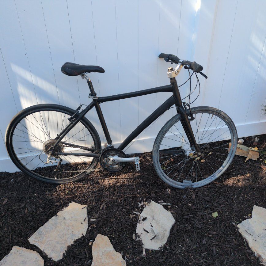 Medium hybrid bike