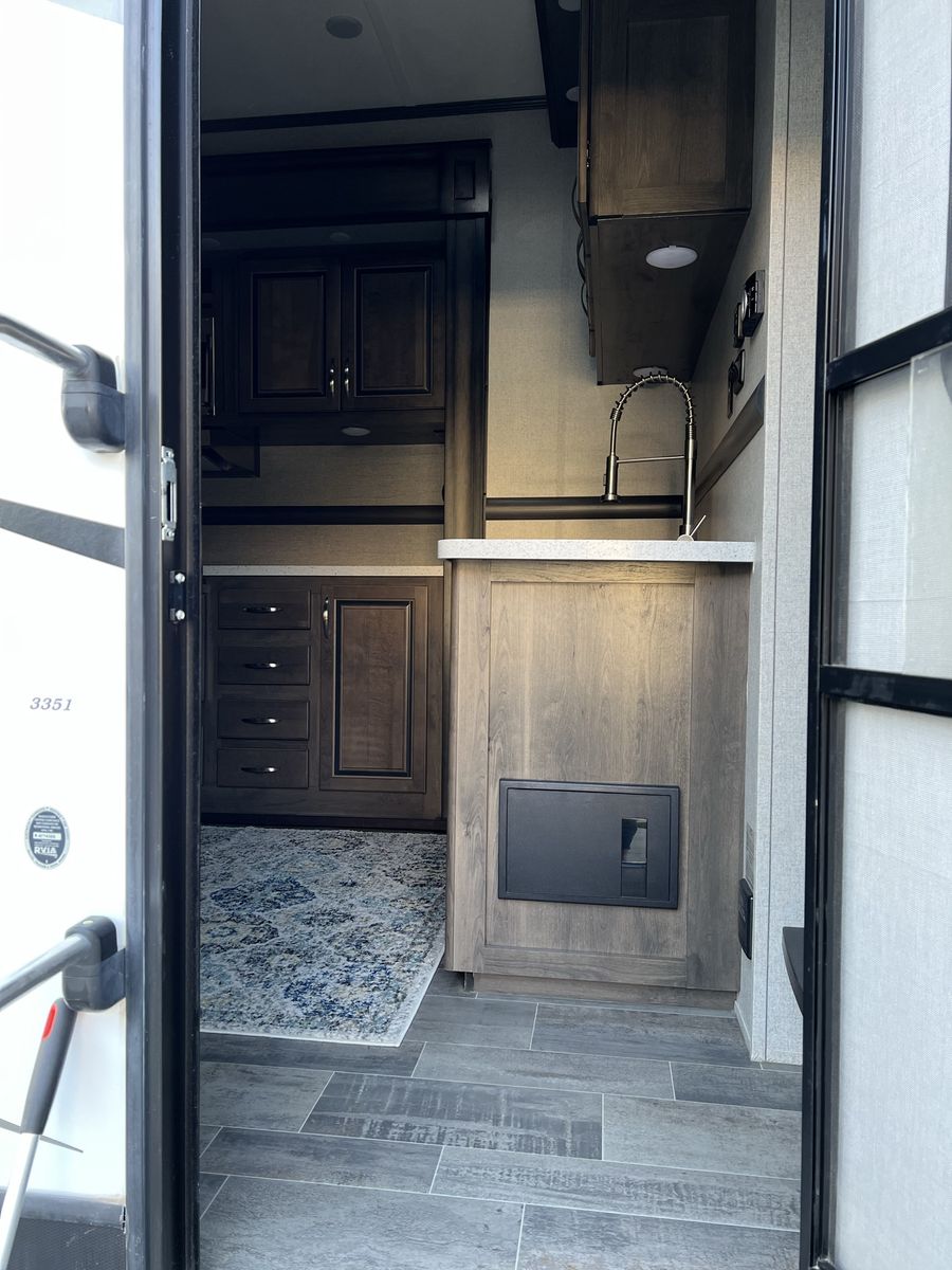 Main image 9