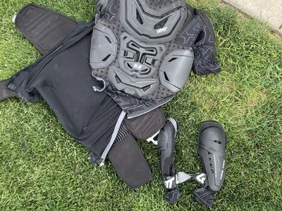 Leatt 5.5 HD Pro Chest Protector & Knee Pads - Motocross/MTB Body Armor