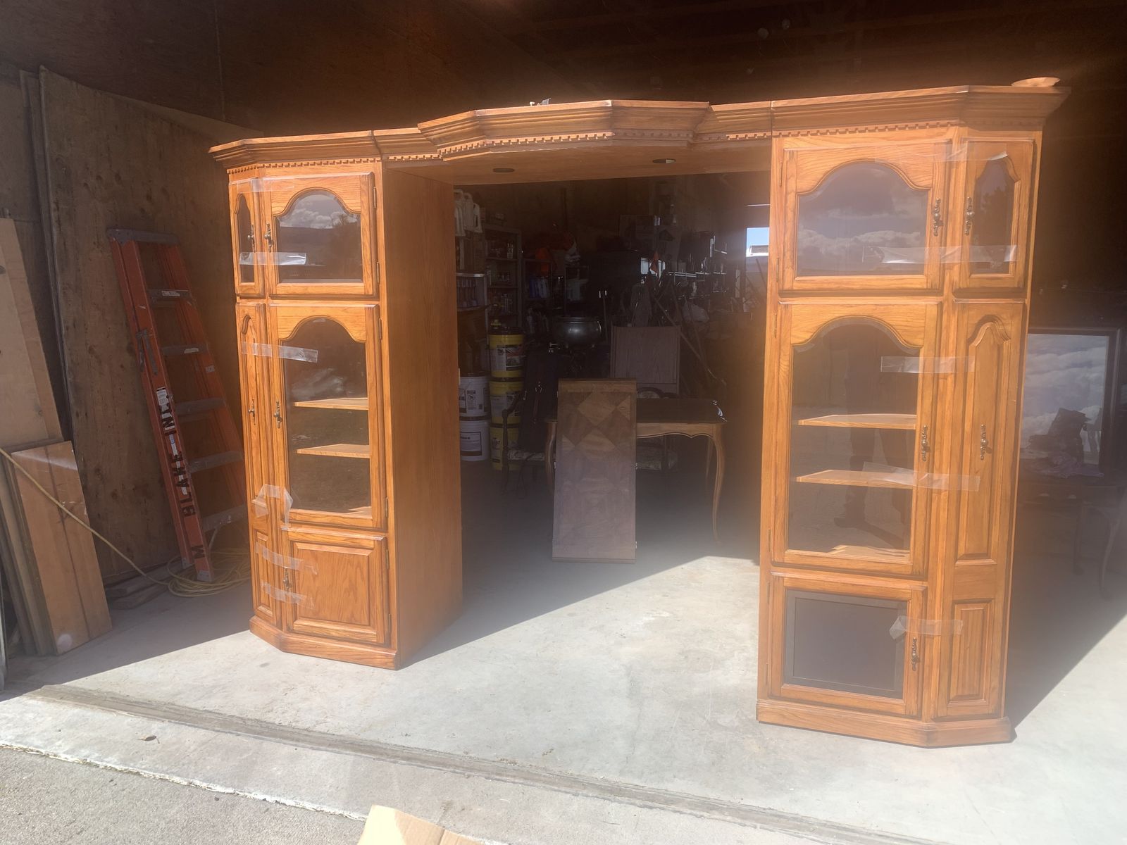 OAK ENTERTAINMENT CENTER