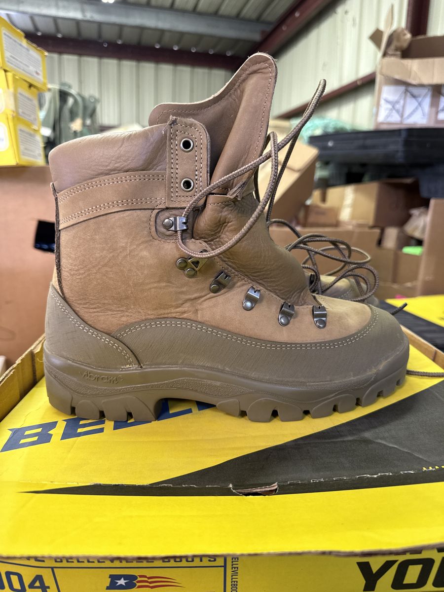 US Mountain Combat Boots Green/tan 9.5 Regular