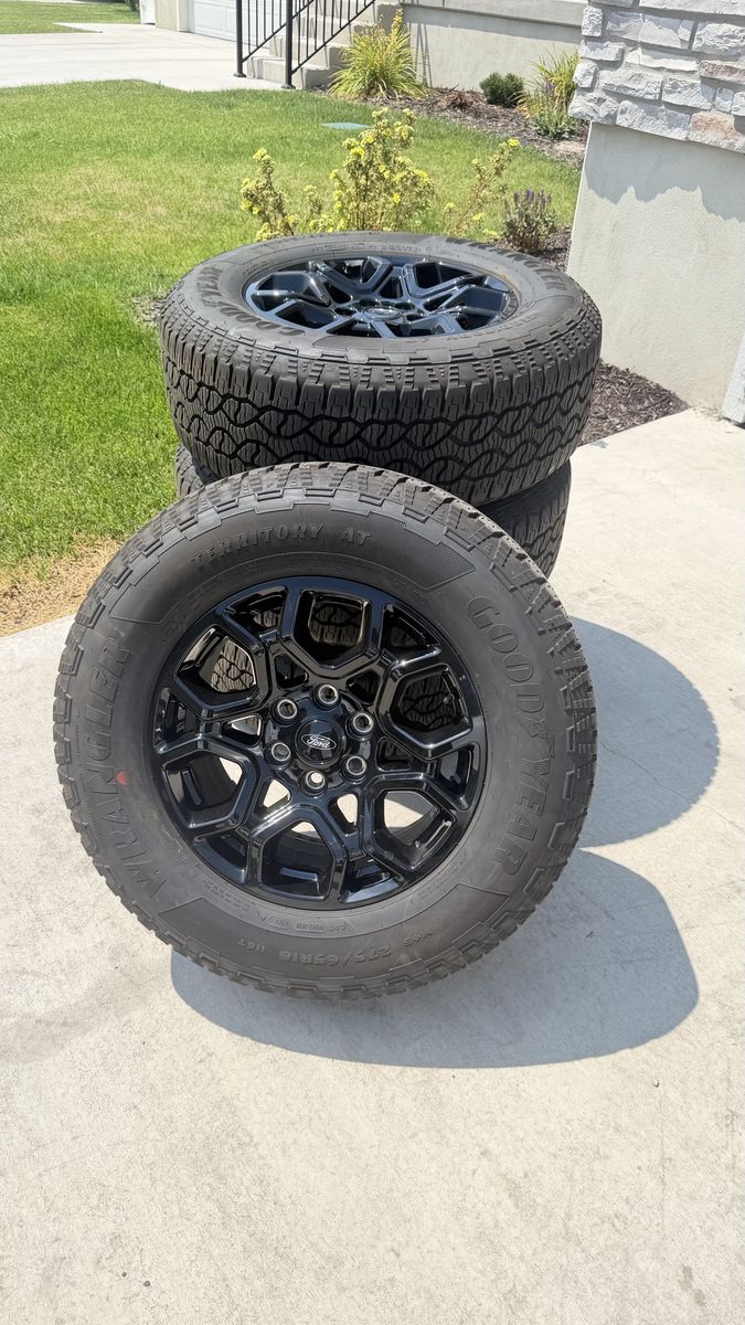 Ford F150 Expedition Rims and Tires 275/65R18 Goodyear Wrangler Territory AT Almost New