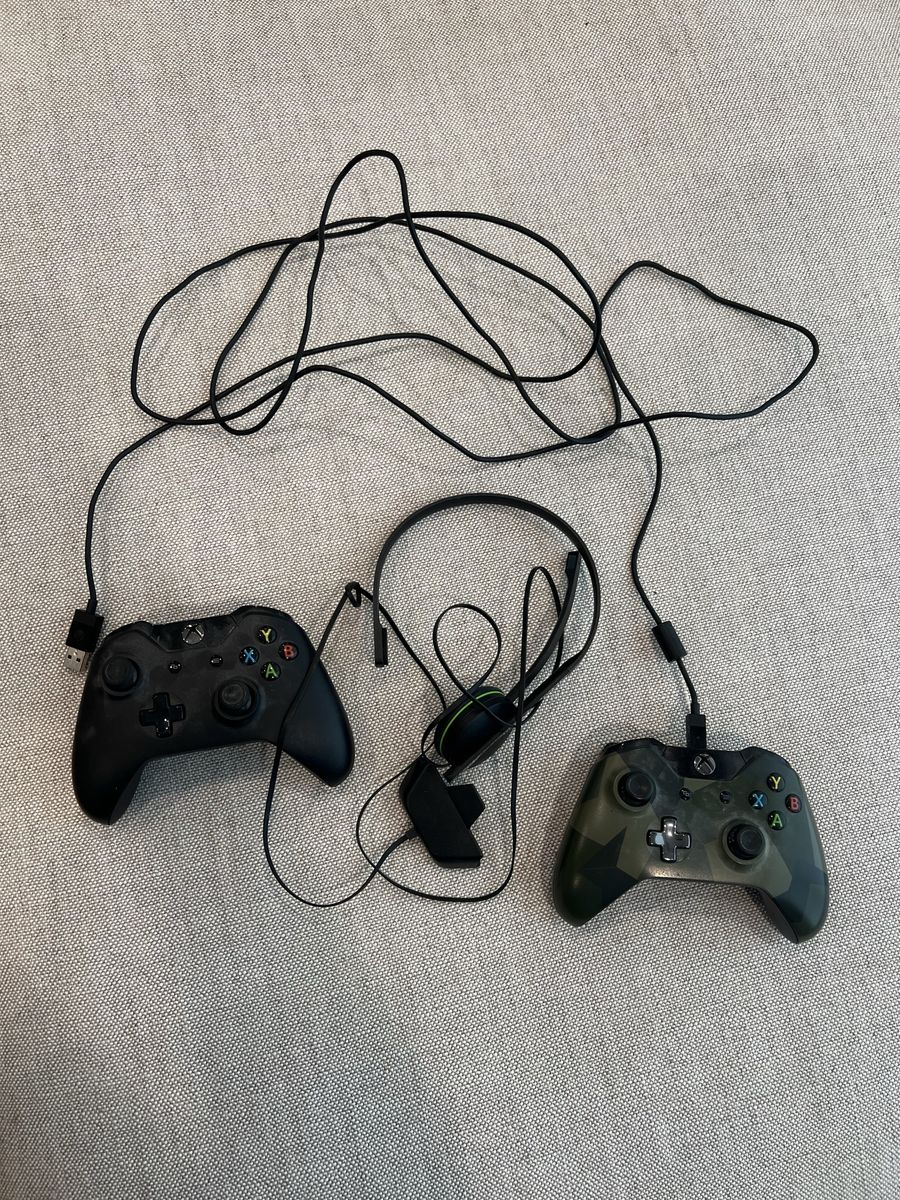 Xbox One Controllers and Chat Headset Bundle