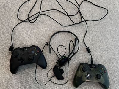 Xbox One Controllers and Chat Headset Bundle