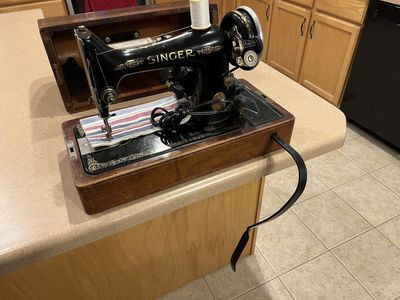 Vintage/Antique singer Sewing Machine