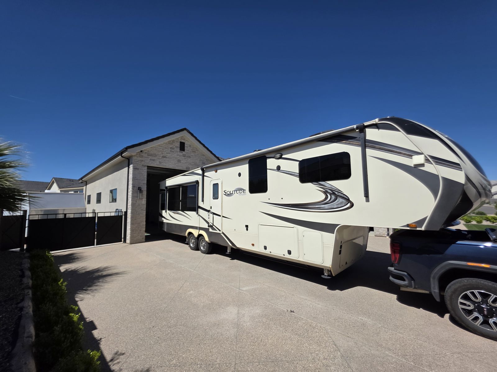 Grand Design Solitude 377MBS