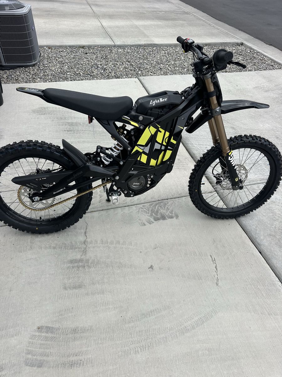 Surron Light Bee X Electric Dirt Bike - Black/Yellow, 2026 Model