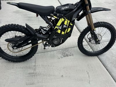 Surron Light Bee X Electric Dirt Bike - Black/Yellow, 2026 Model