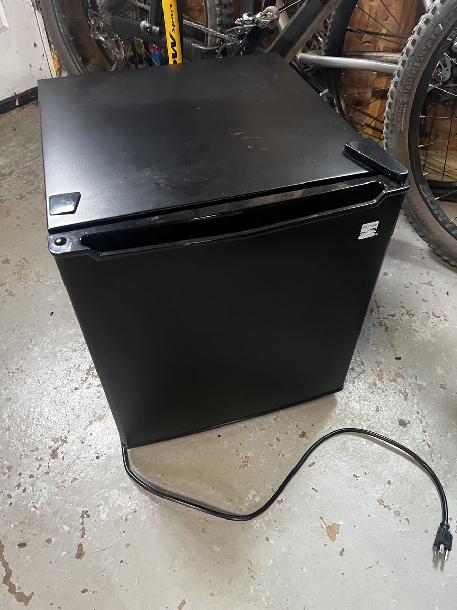Kenmore 1.7 cu. ft. Compact Mini Fridge - Black - Like New
