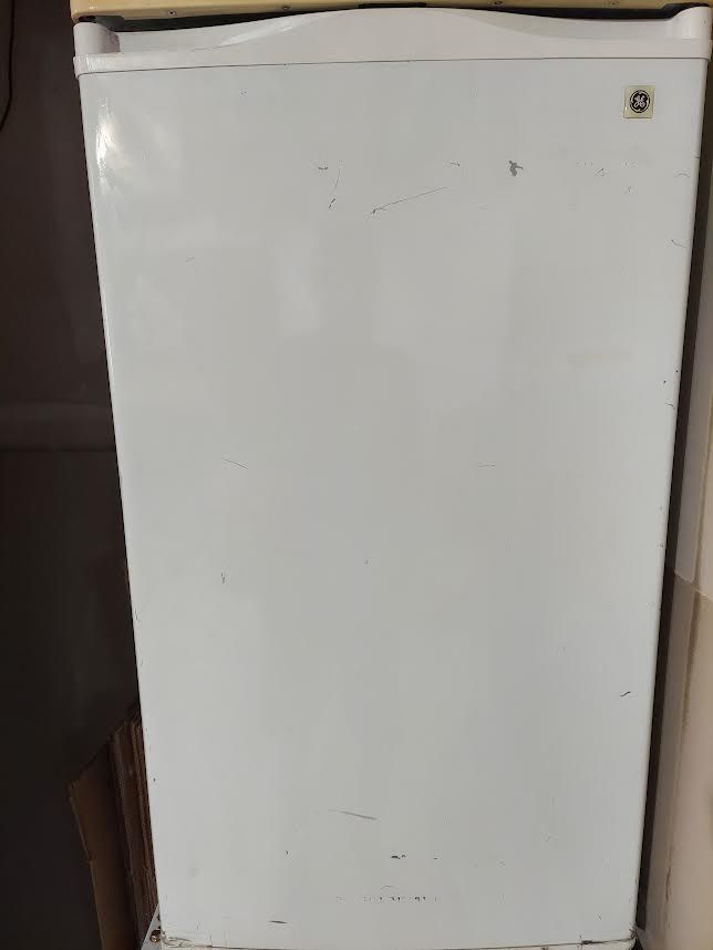 Mini Fridge/Freezer 19" W/ 33" H X 20" Deep