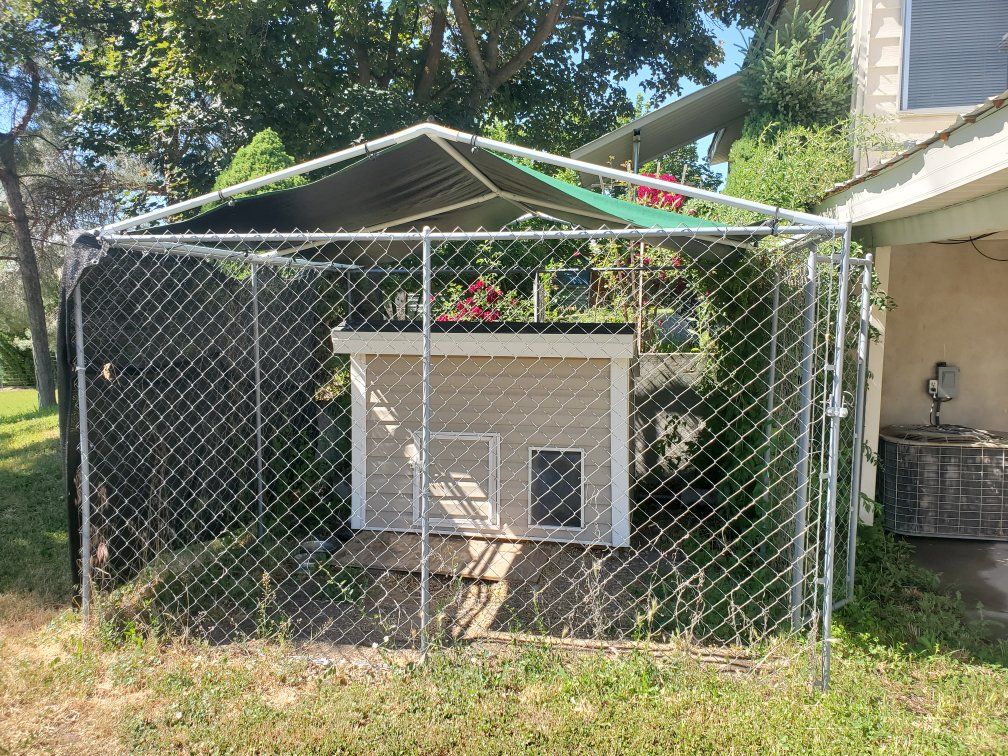 kennel w/ roof and custom insulated house