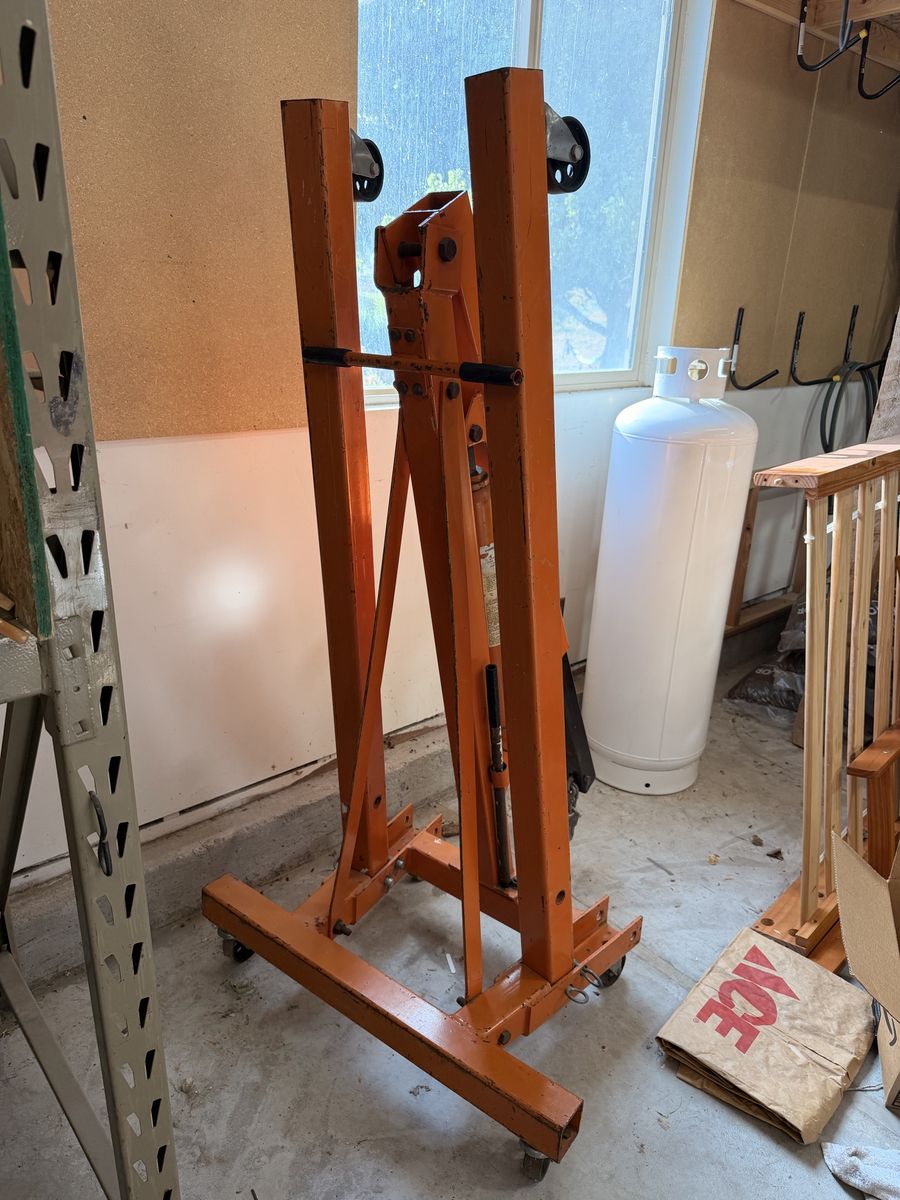 Central Hydraulics Engine Hoist