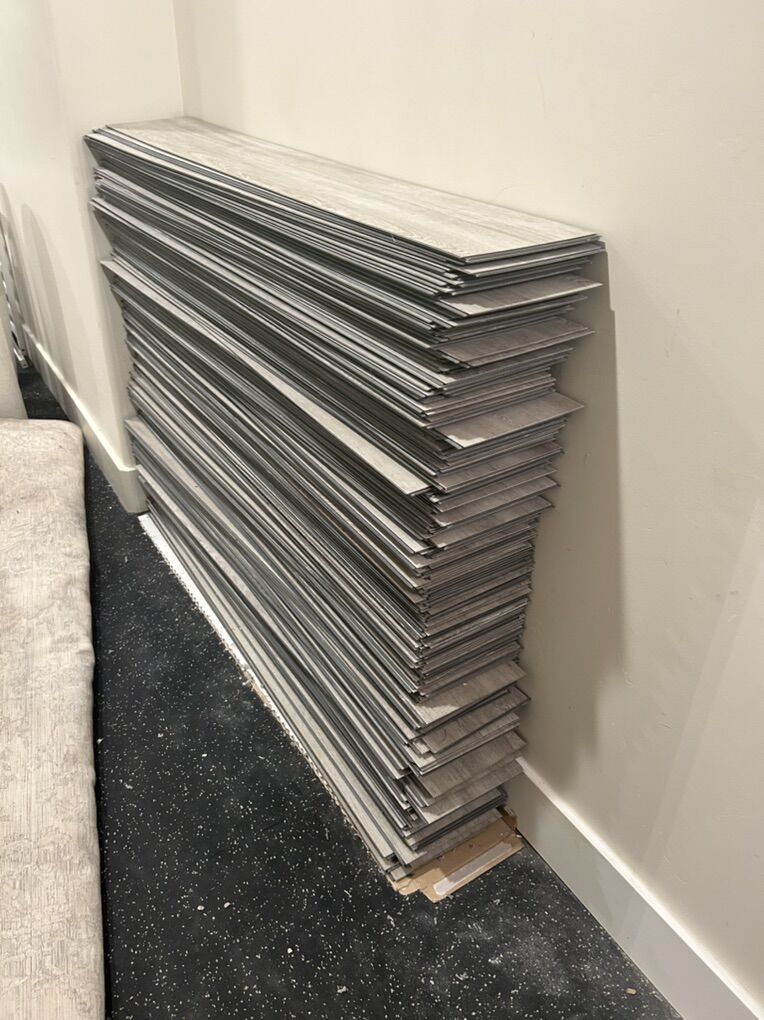 200 Planks (540 Sqft) of LVP Flooring