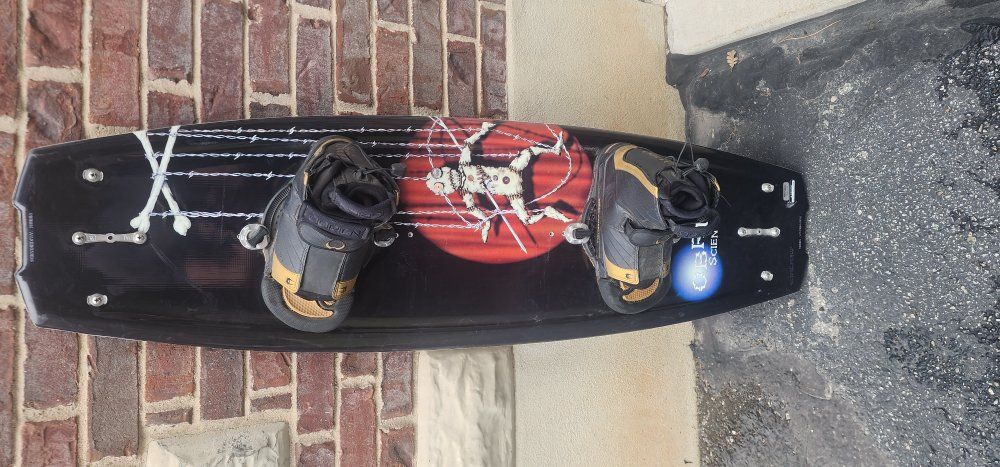 O'Brien Science 143 wakeboard with O'Brien XL bind