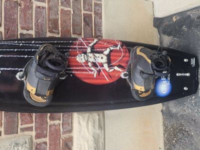 O'Brien Science 143 wakeboard with O'Brien XL bind