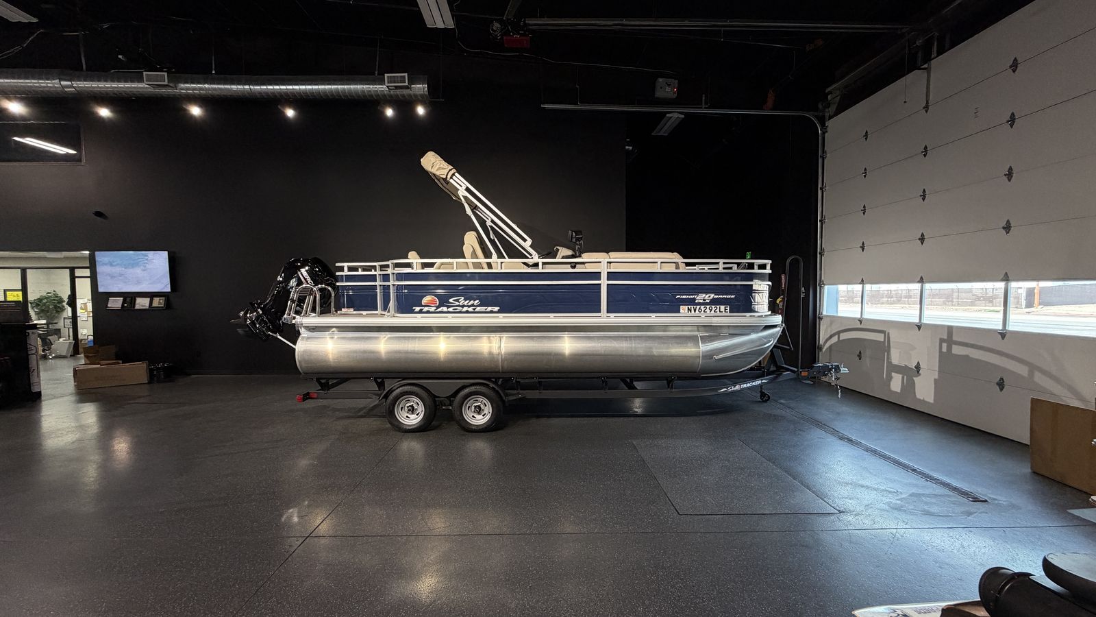 2024 Sun Tracker Fishin Barge 20, only 19.7 hours