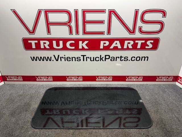 R44-1111-1 GLASS-REAR WINDOW CENTER GRY TINT