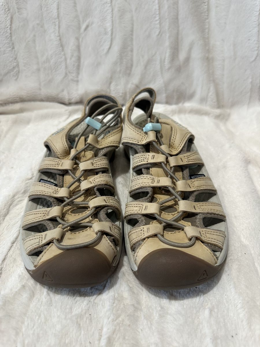 Keen Womens 8.5 Beige WP Slimfit Hiking Sandals