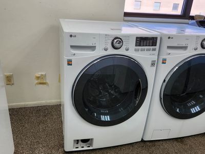 GREAT LG FRONTLOAD WASHER! W-WARRANTY