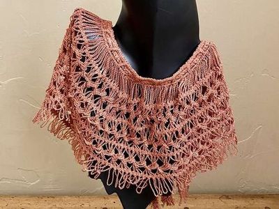 BEAUTIFUL Vintage Handmade Lace Collar - This Is So Pretty Over A Round Neck Top - See Photos
