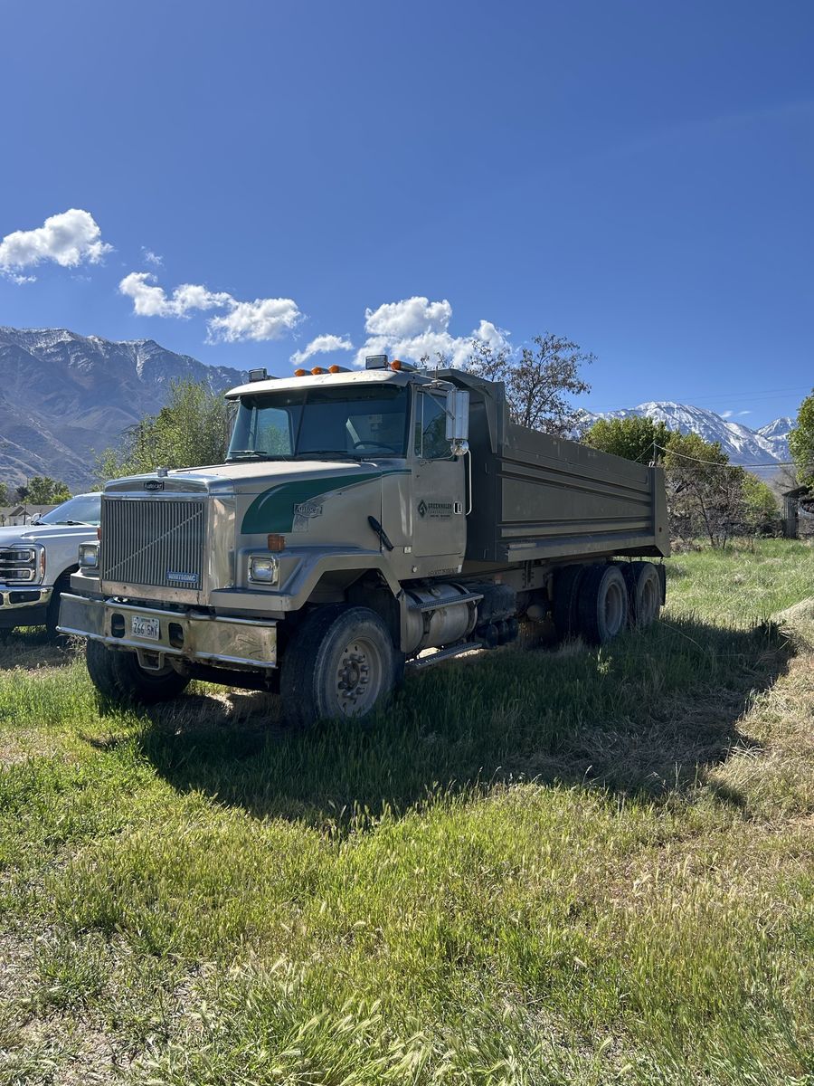 1995 White GMC ACL 