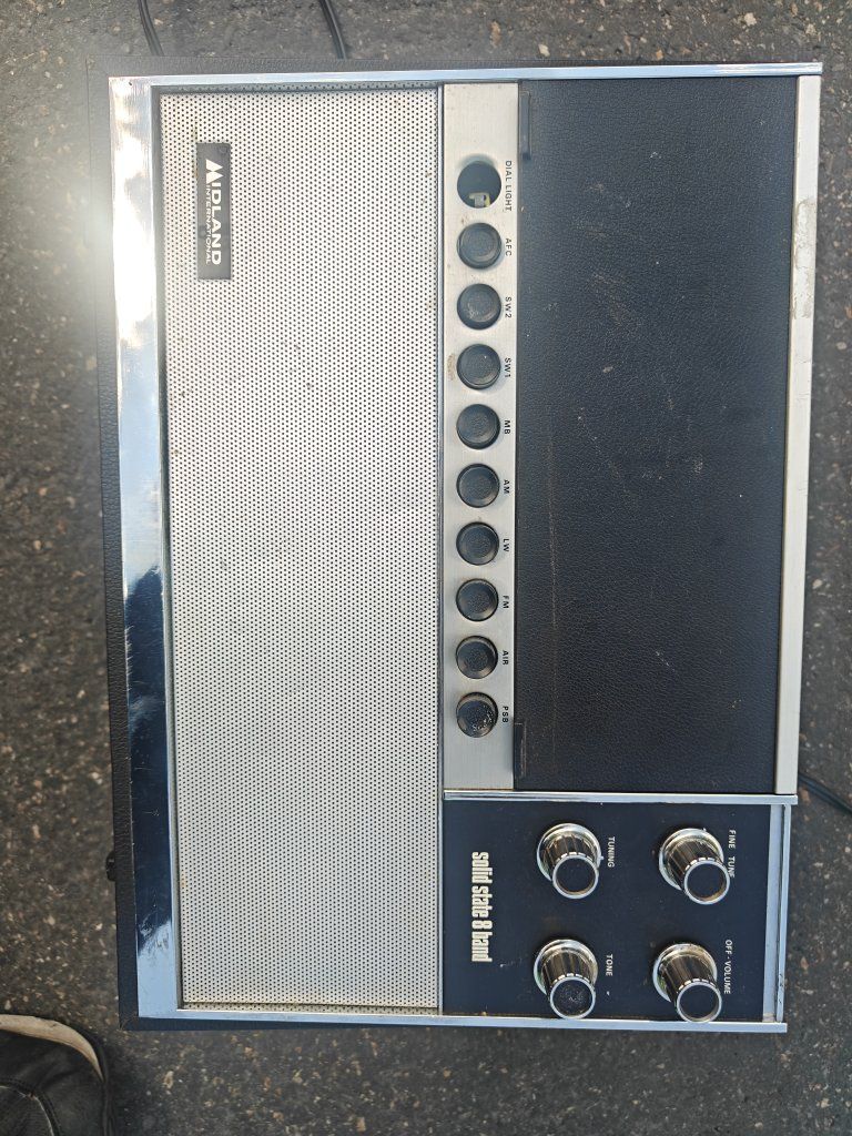 Midland International Corporation Solid State 8-Band AM/FM/SW1/SW2 Portable Radio Model 16-514