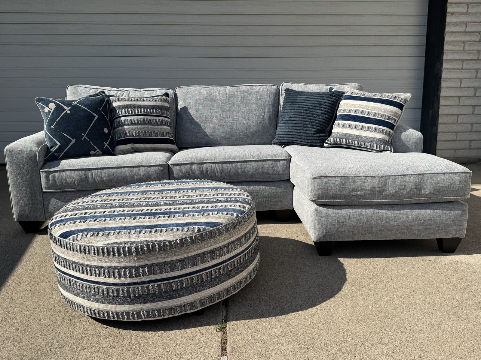 *Brand New* Beautiful Modern Gray L-Shaped Sectional