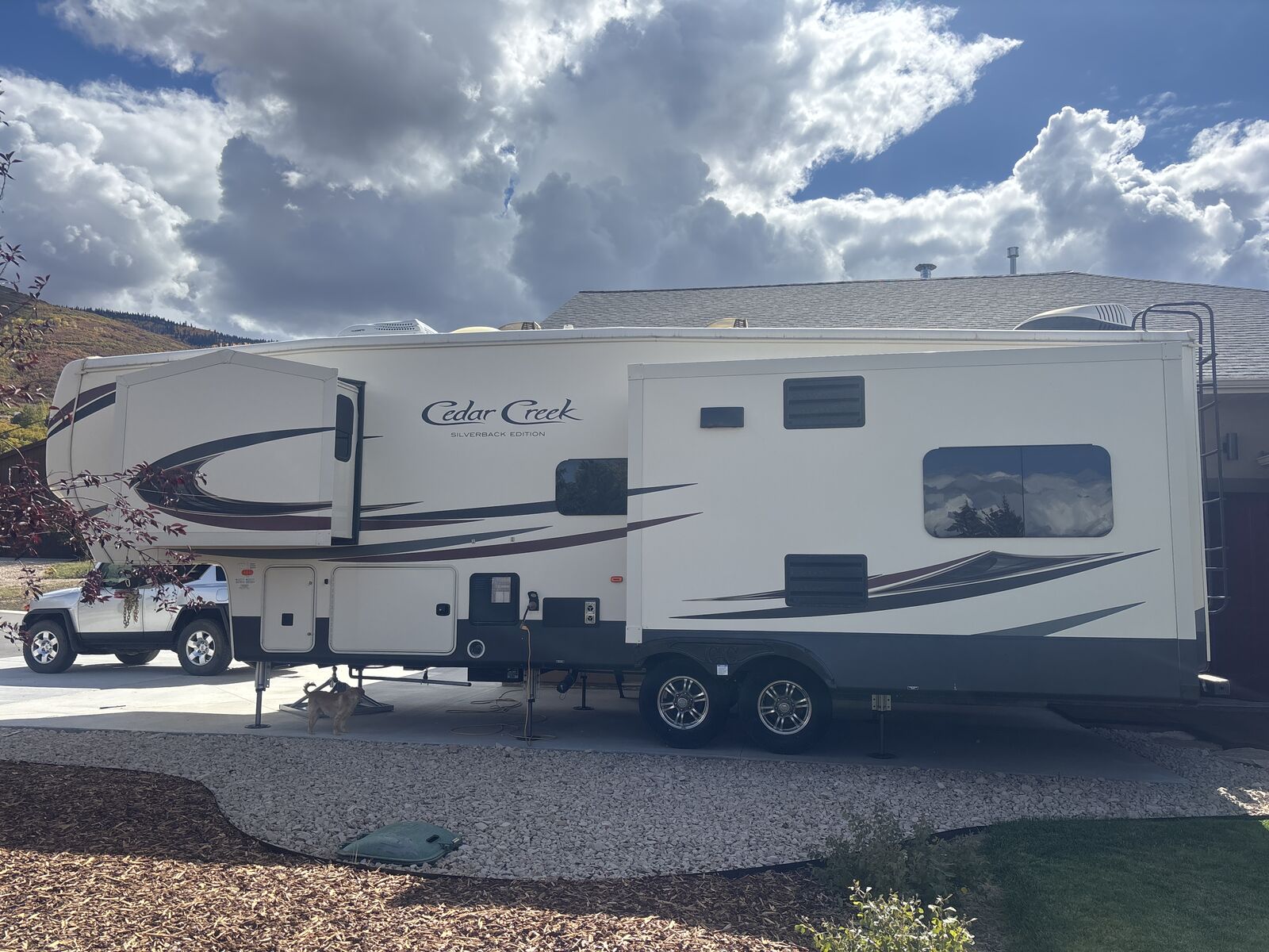 Travel trailer fifth wheel