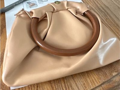 Chic Pleated Satin Clutch Handbag with Wooden Ring Handle - Blush Pink/Nude