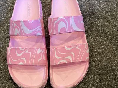 Old Navy Pink & White Swirl Double Strap Slide Sandals Size 5-6