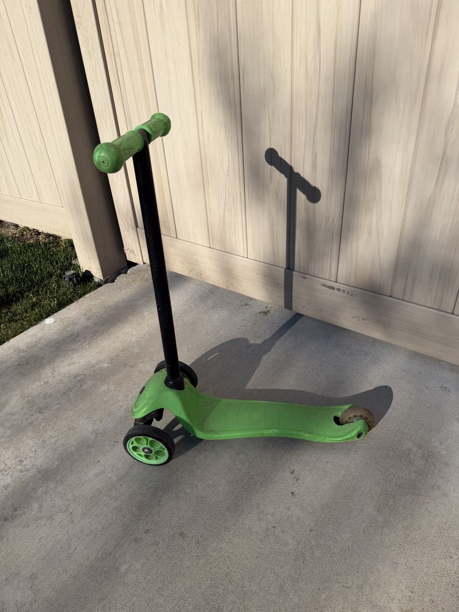 3 wheel toddler scooter