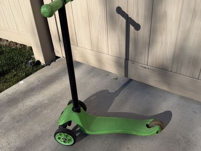 3 wheel toddler scooter
