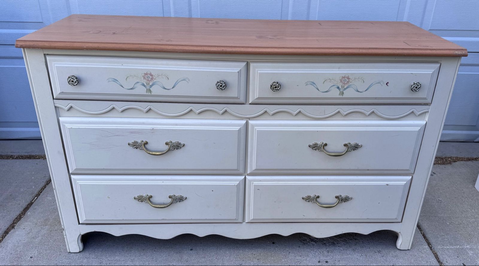 Darling dresser