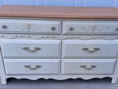 Darling dresser