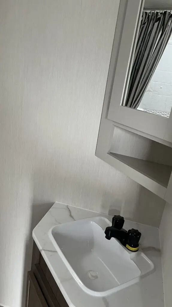 Main image 10