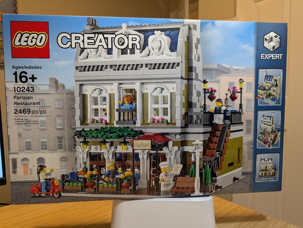 NEW LEGO Creator Expert: Parisian Restaurant (10243)