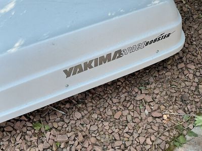 Yakima SpaceBooster Cargo Roof Box - White, Used - Great for Gear & Storage