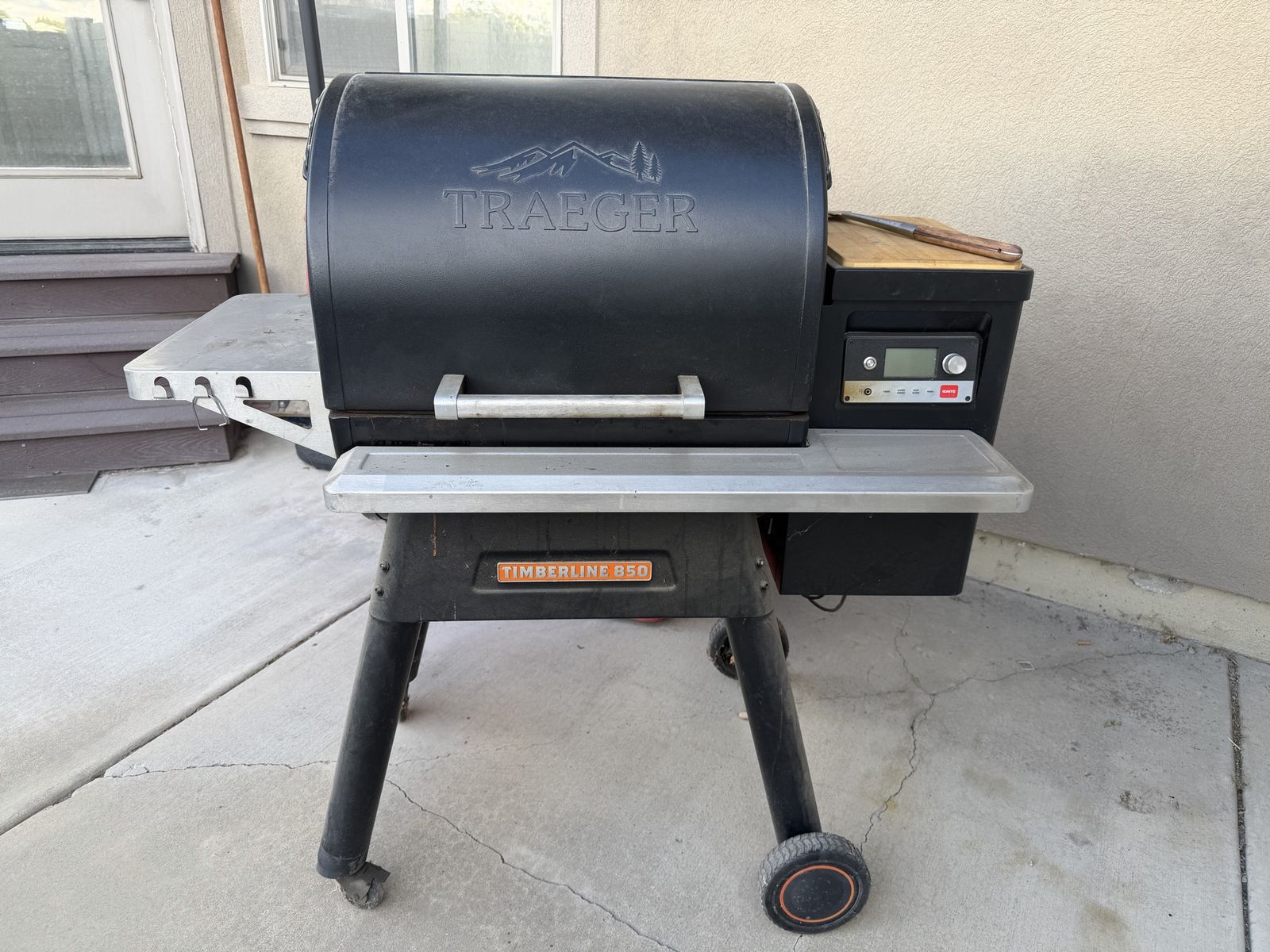 Traeger Timberline 850 Pellet Grill - Large, Black with Wi-Fi, Excellent Condition
